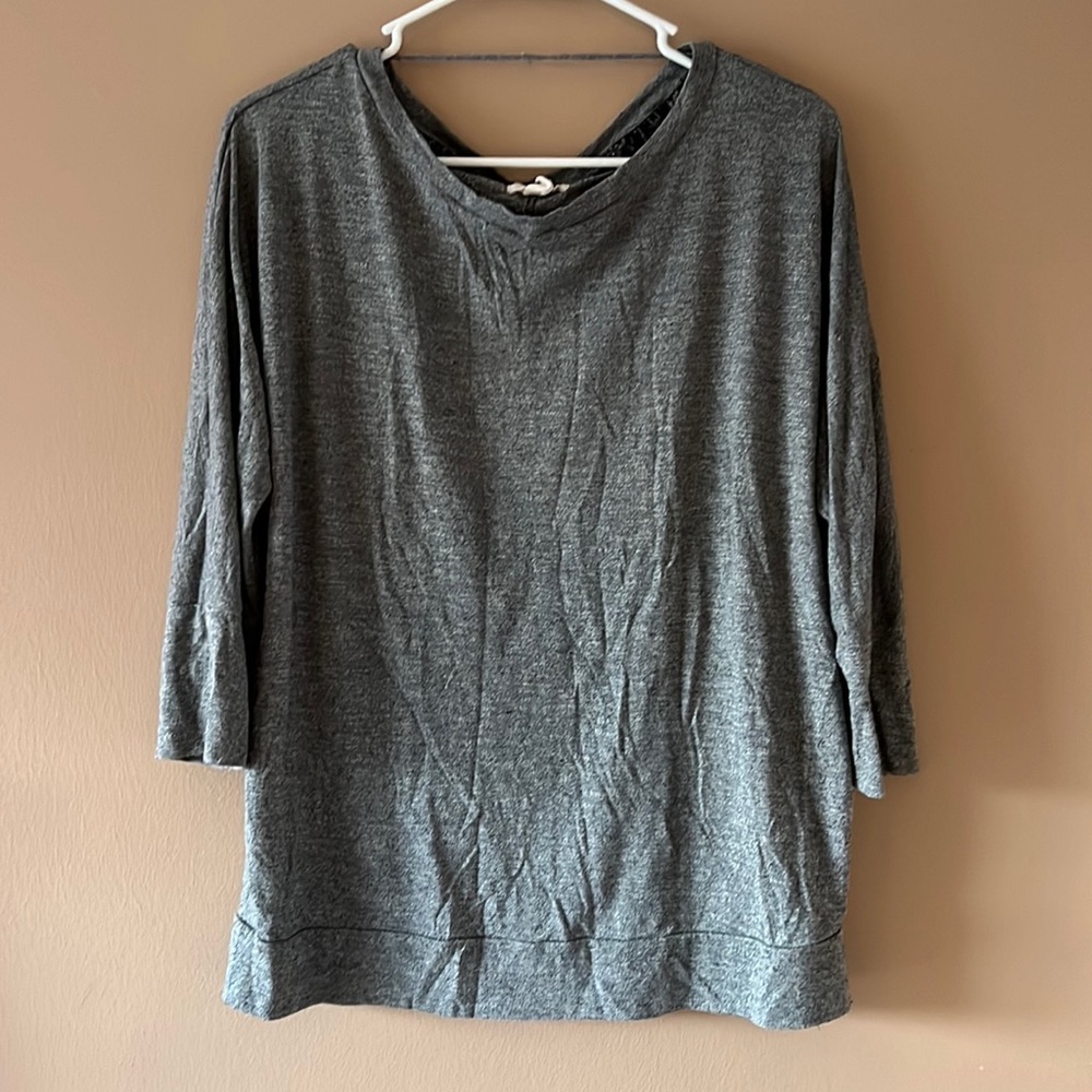 Loose fit, 3/4 sleeve top